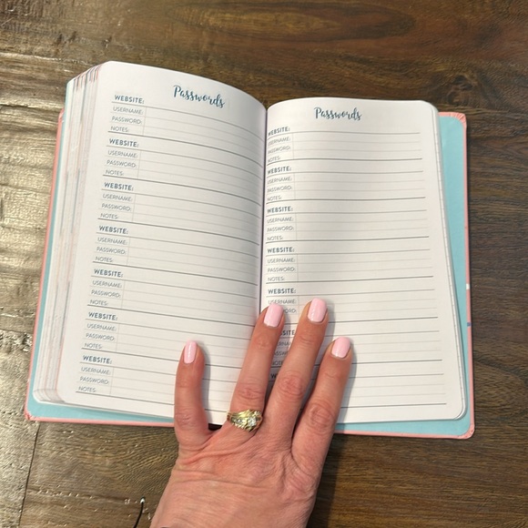 Small planner. Free with any bundle. - Picture 13 of 16
